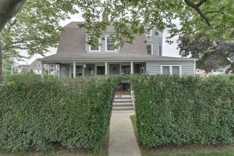 Classic Shore House 2 Blocks To Beach