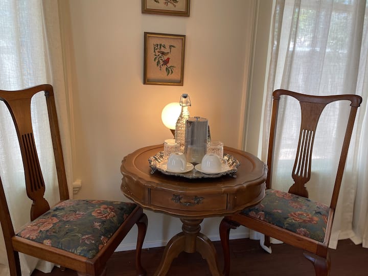 Double King Suite Downtown At Crystal River Inn - San Marcos, TX