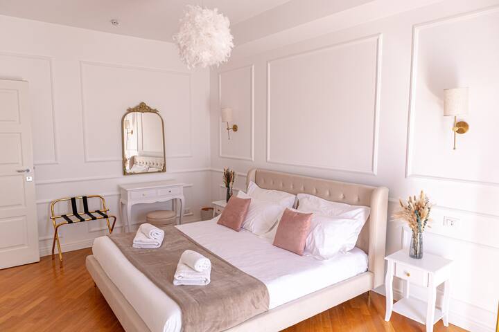 The Aristocats Apartment gallery image 4