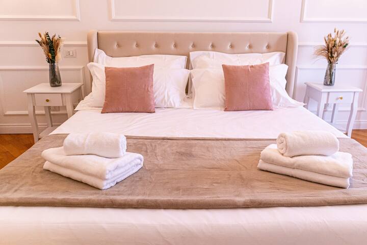 The Aristocats Apartment gallery image 5