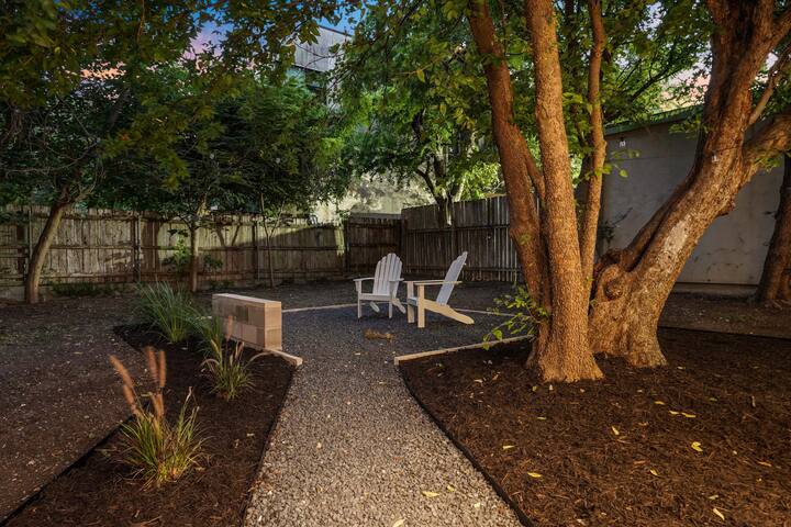 Entire Fourplex for Friends & Family! gallery image 4