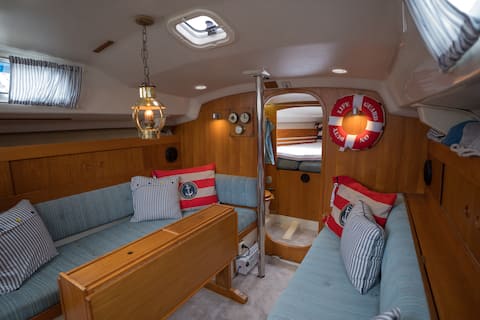 Top performing Airbnb: Cozy sailboat in the city centre! in Helsingborg