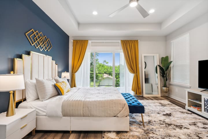 Joyous 3BDs Townhouse: UltraCool & Spacious!