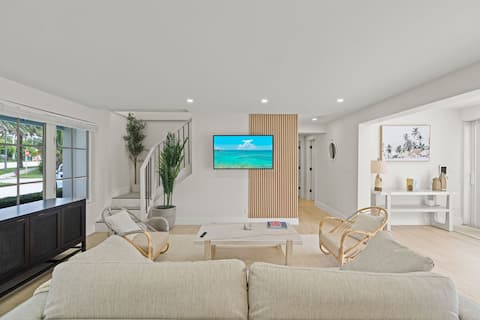 Top Airbnb: Singer Island-Heated Pool & Spa-steps from beach in Riviera Beach