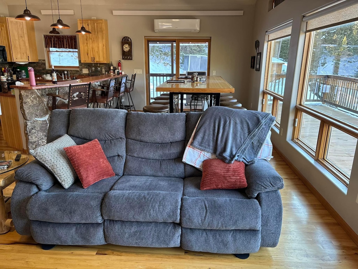 Sweet Jane Cabin Privacy - Quiet 8 seat Hot Tub - Cabins for Rent