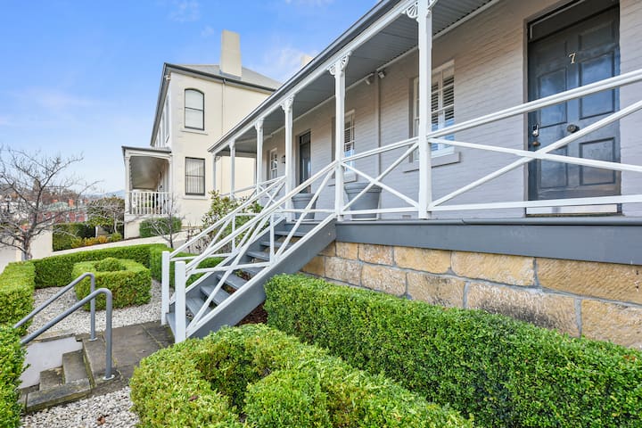 Hampden Neuve – Luxury Georgian Cottage