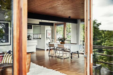The Treehouse. Indoor - outside
