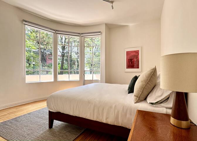 oolena | Astonishing Boutique 3BR Apt @ La Condesa gallery image 3