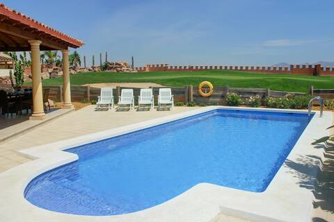 4 Bedroom Villa Private pool, Desert Springs