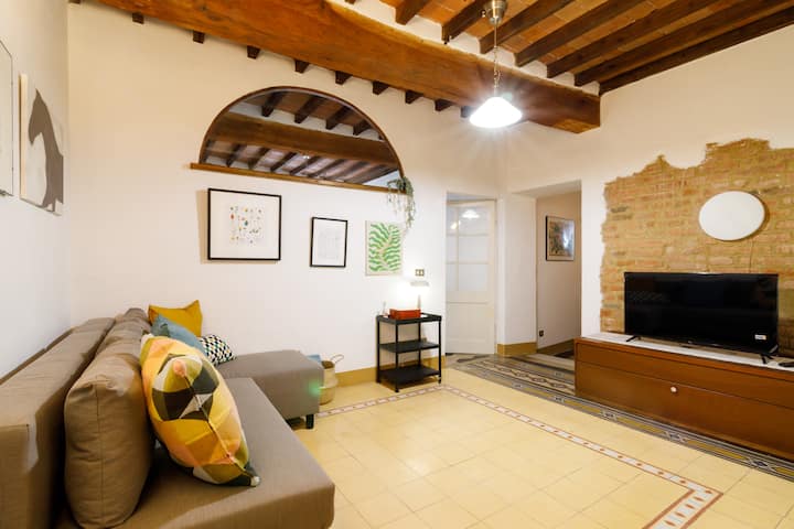 Guesthost - Castellare Degli Ugurgieri Central Apt - Siena