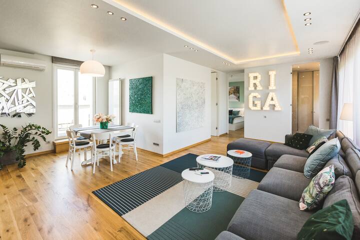 Luxury 2BR penthouse, 2 terraces, parking space