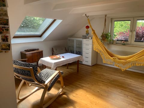 Top Airbnb: Studio with study in Essen