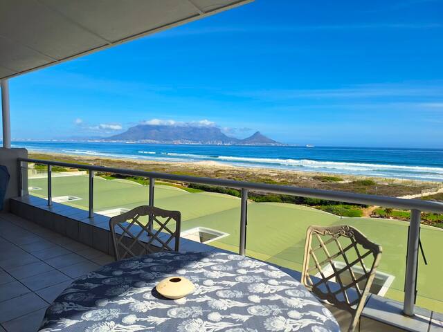 Dolphin Beach Magnificent Table Mountain Views gallery image 3