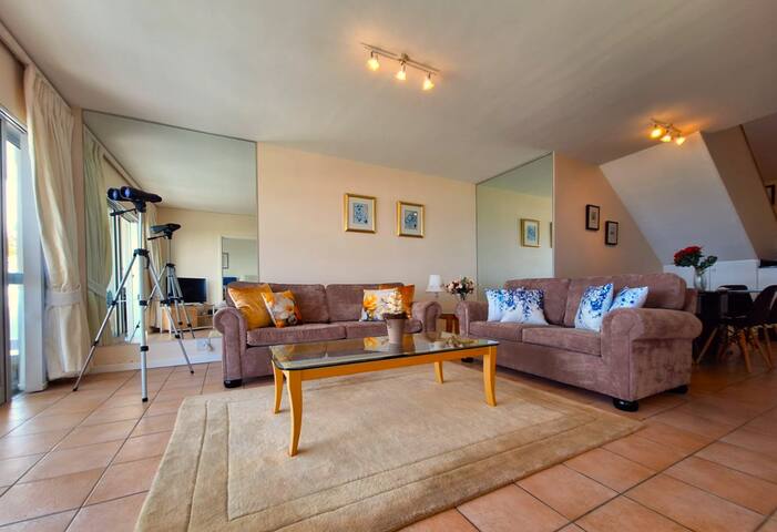 Dolphin Beach Magnificent Table Mountain Views gallery image 4