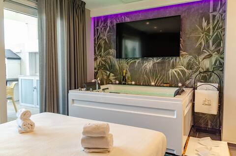 Le Terrazze Luxury Suites - Emerald w/ Jacuzzi