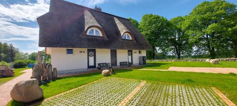 Thatched idyll with lagoon view and sauna.