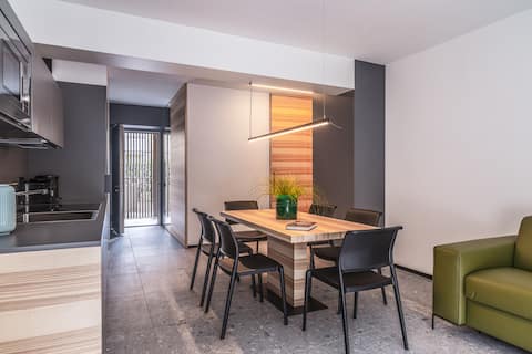 Private garden apartment: 2 bedrooms and 2 bathrooms