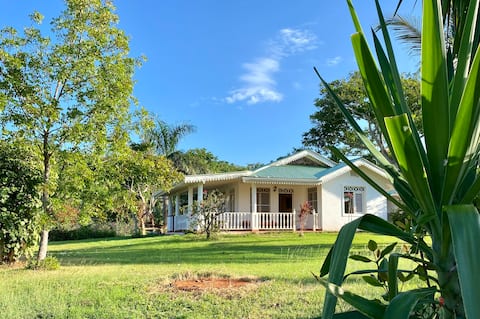 Peaceful Villa in Huge Garden • Close to the Beach