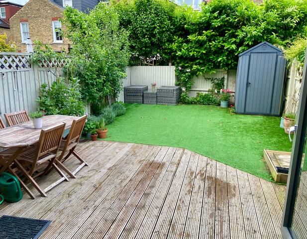 Large 4 Bedroom Wimbledon House gallery image 2