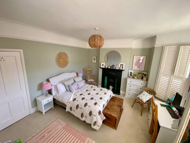 Large 4 Bedroom Wimbledon House gallery image 5