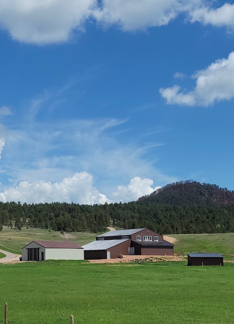 Hidden Creek Ranch
Large Group Barndominium