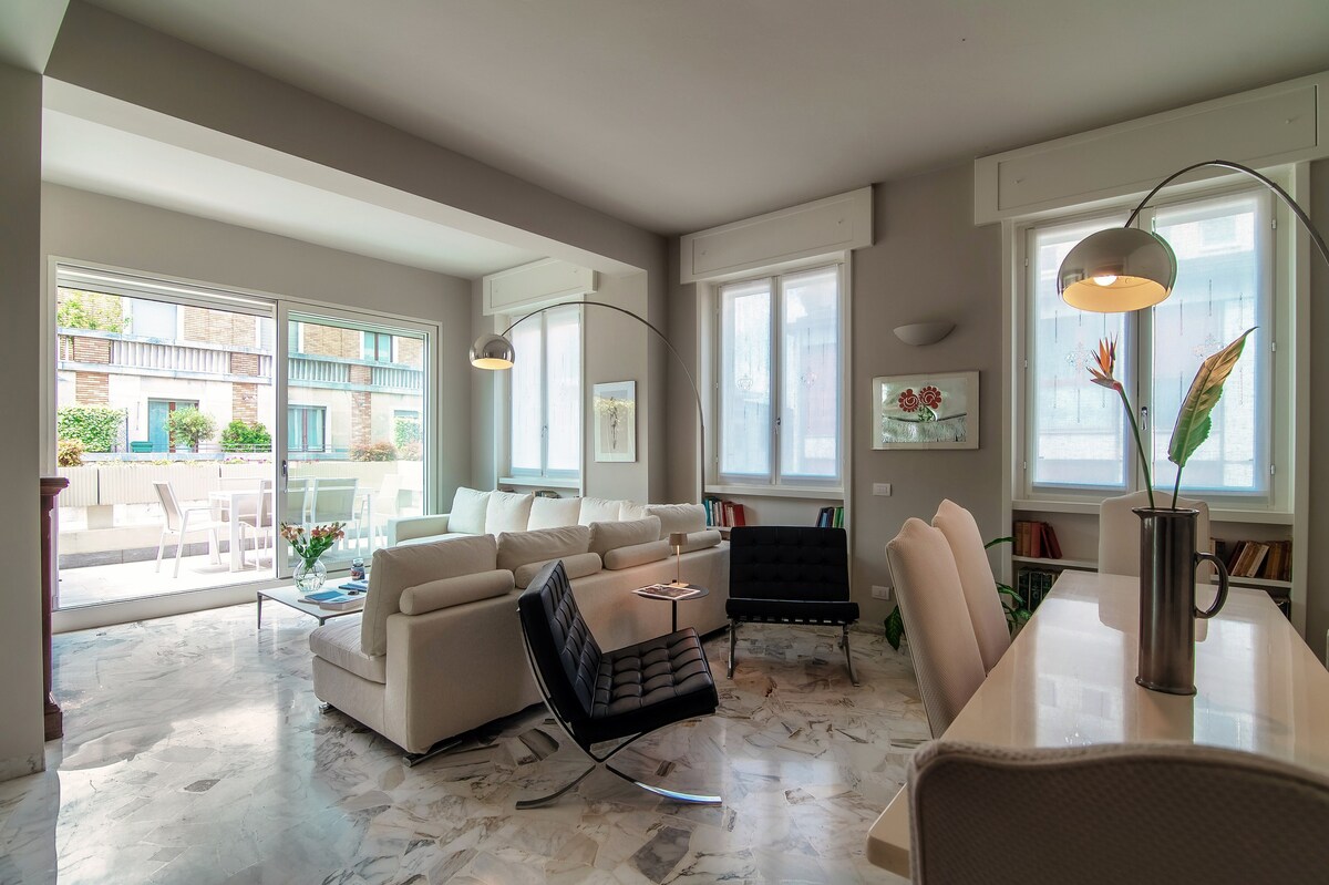 Popular Airbnb listing: LP Luxury Apartment - Downtown Como in Como