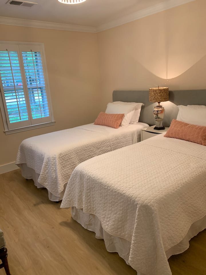 Vitanda viwili virefu vya ziada. 