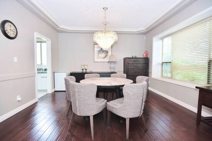 Classic and Cozy House with Air Conditioning gallery image 3