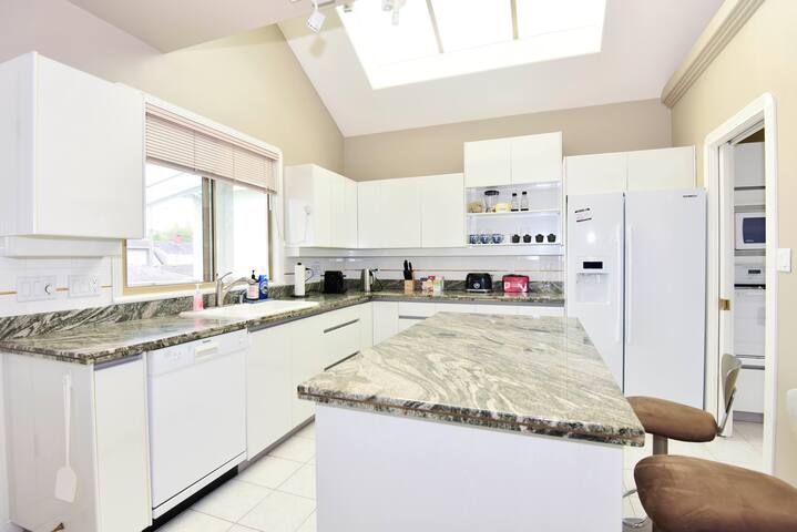 Classic and Cozy House with Air Conditioning gallery image 5