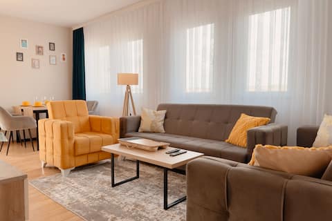 Top Airbnb: Siera's Penthouse Twin in Municipality Of Pristina
