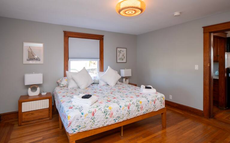 Large converted house near BEACH! Private Deck gallery image 4