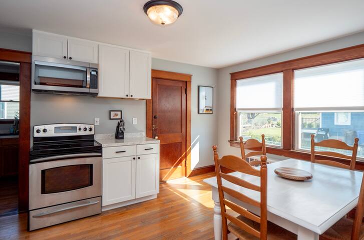 Large converted house near BEACH! Private Deck gallery image 3