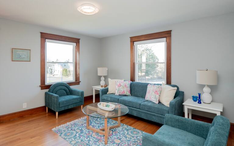 Large converted house near BEACH! Private Deck gallery image 2