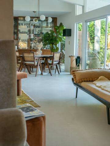 A Classic Mid-Century Modern Canyon Beauty gallery image 4