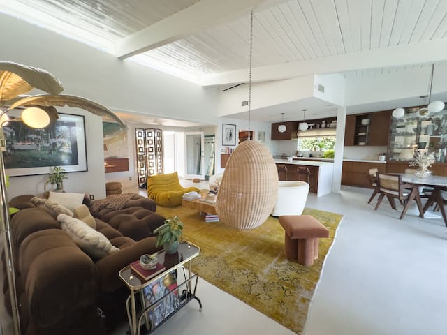 A Classic Mid-Century Modern Canyon Beauty gallery image 3