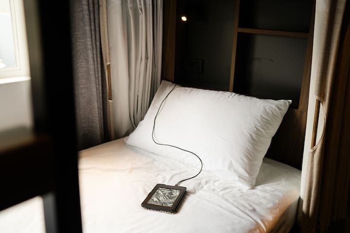 Haka House Queenstown Lakefront managed Airbnb listing 2