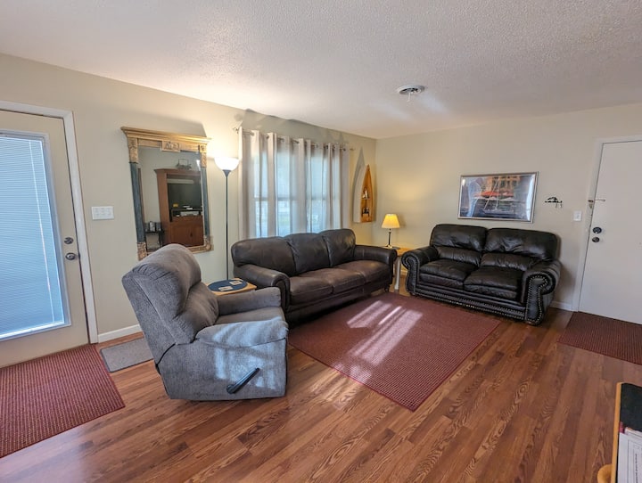 Water View, 4 Blks To Public Beach & Downtown! - Clear Lake, IA