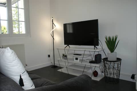 Top performing Airbnb: Nice Villa with pool 300 m from the beach office in Saint Palais Sur Mer