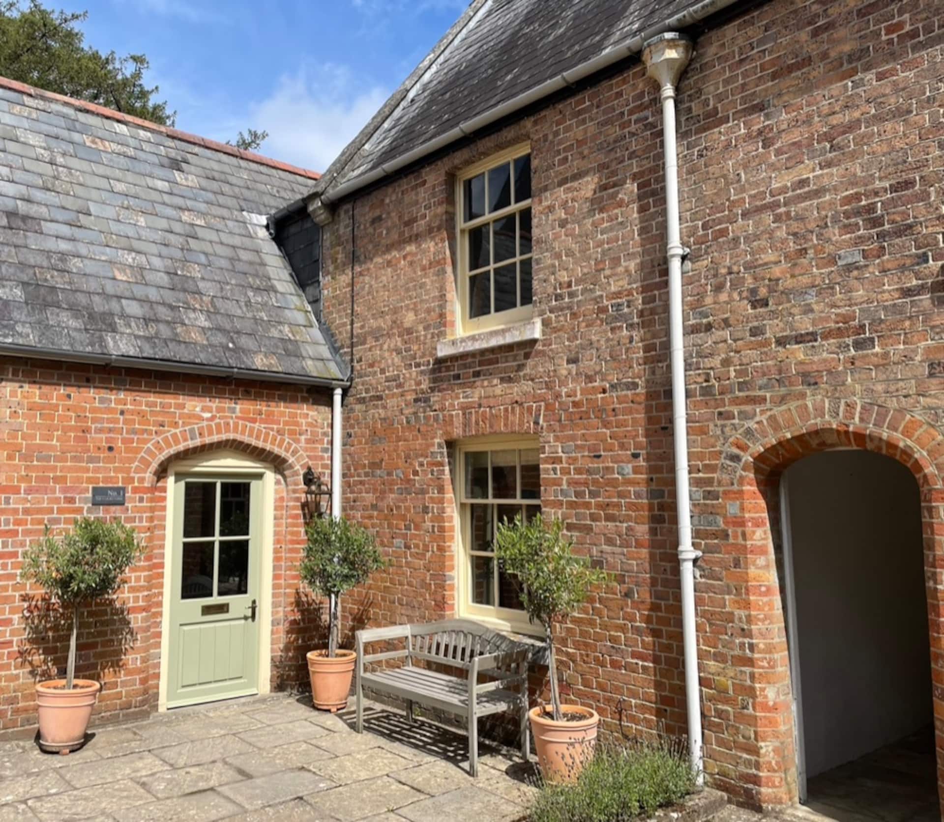 No1. The Courtyard, Clyffe House