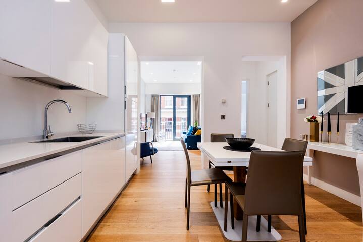 Prime 2-Bedroom Apartment Nearby Trafalgar Square gallery image 3