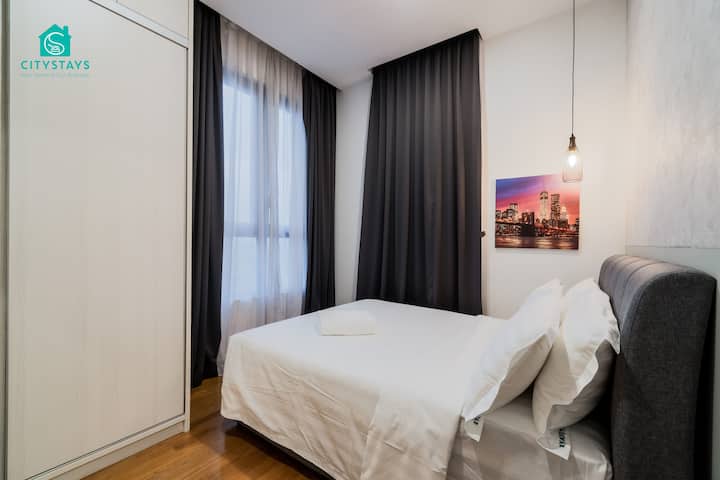 Queen bed for 2 pax in second bedroom