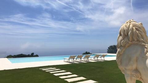 prestigiosa villa vista mare