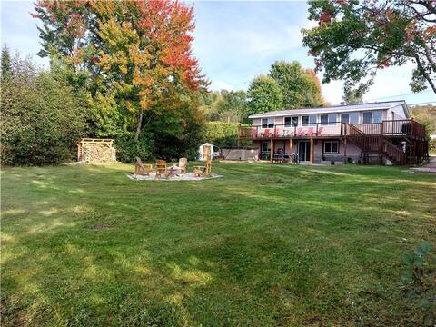 Lester's Lakehouse