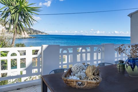 Villa with Spectacular Sea Views, Beach 1-Minute Walk