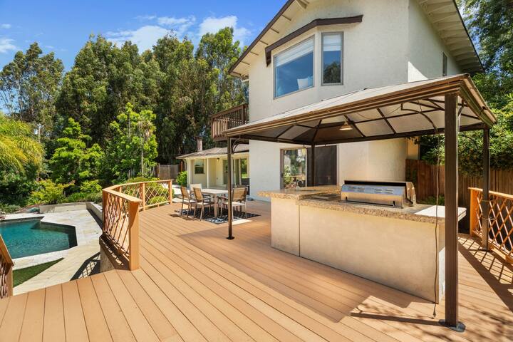 Stunning Group Retreat w/Pool! gallery image 3