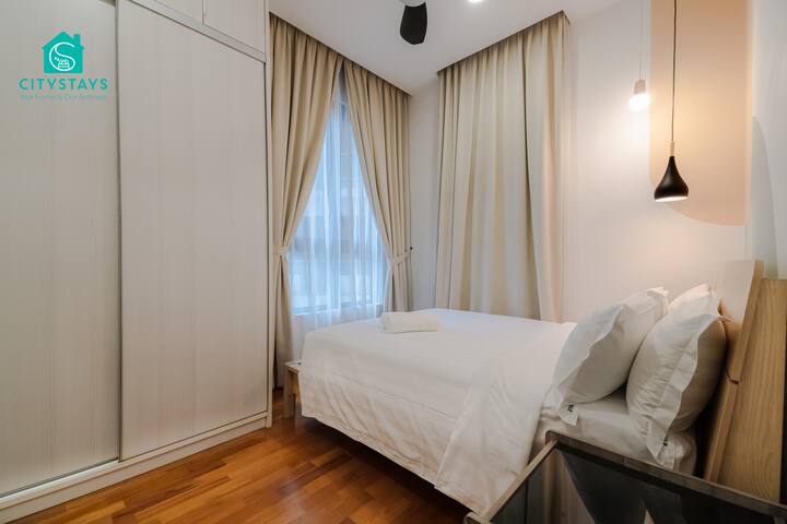 Queen bed for 2 pax in second bedroom
