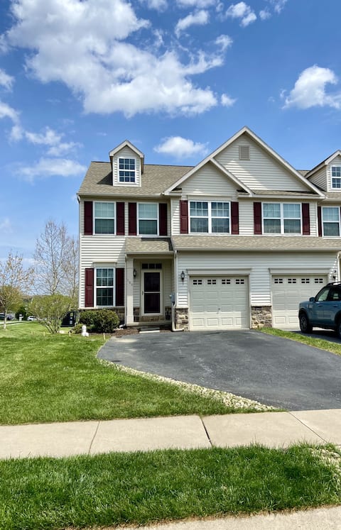 Townhouse, 10 mins from PSU