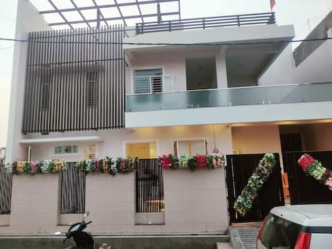 Entire AC Villa, 20 Mins from Ram Temple