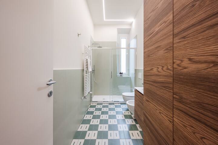 Space and Design: 3-Room Apt 1 Min from Cadorna gallery image 5