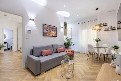 Successful Airbnb property: Elvira Elegant Suite Gran Vía-Cathedral in Granada